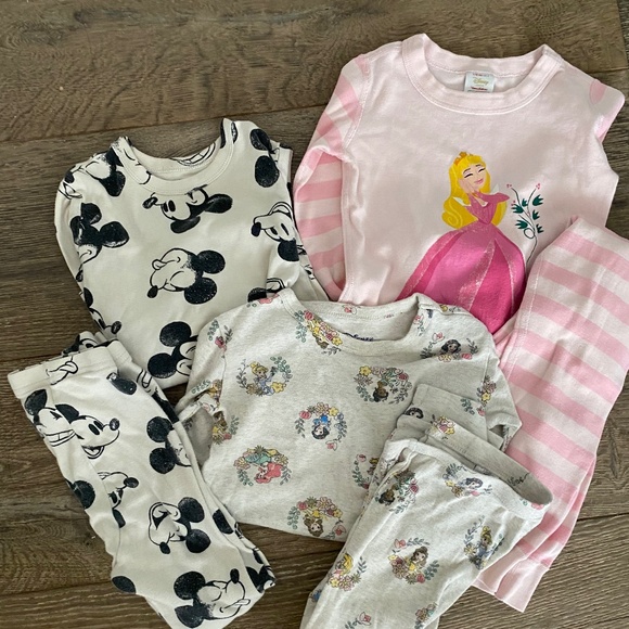 5yr old Disney pajama bundle - Picture 1 of 5